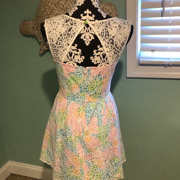 Lilly Pulitzer - Picture 2 of 5